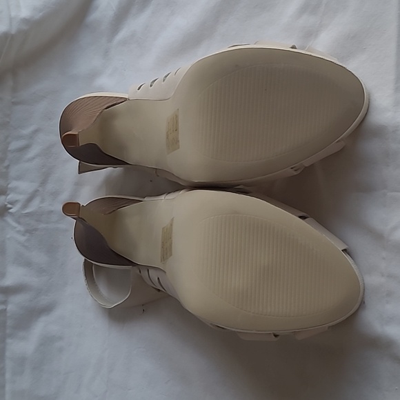 Size 9 cream open toed platform high heel shoes - Picture 3 of 6